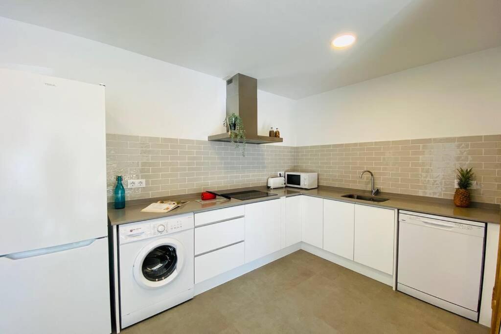 70 M2, Apartamento Cerca De La Playa, Apto Minusvalidos. ロザス エクステリア 写真